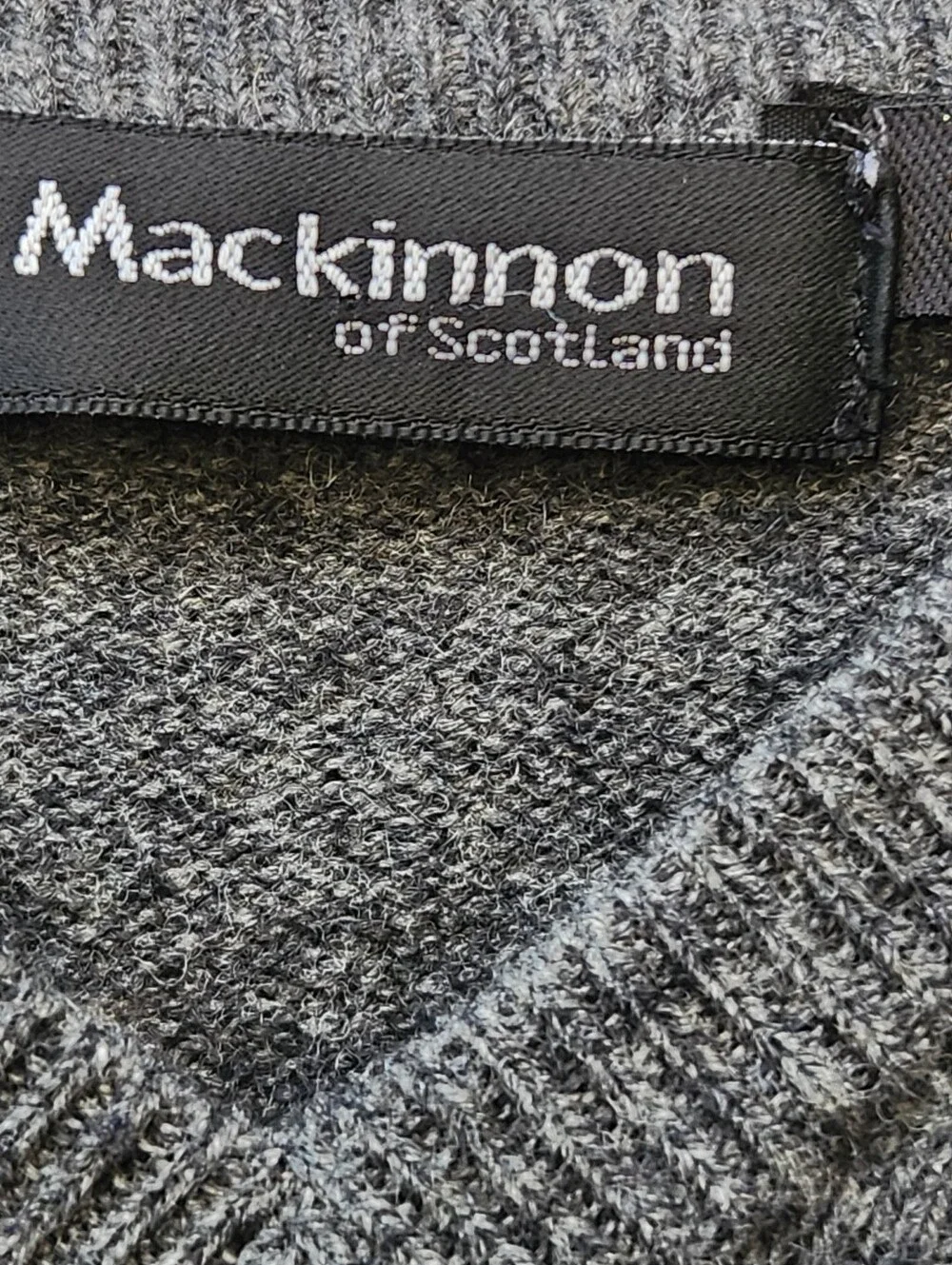 MACKINNON Men's Sweater Medium Gray V-Neck Lambswool Made Scotland